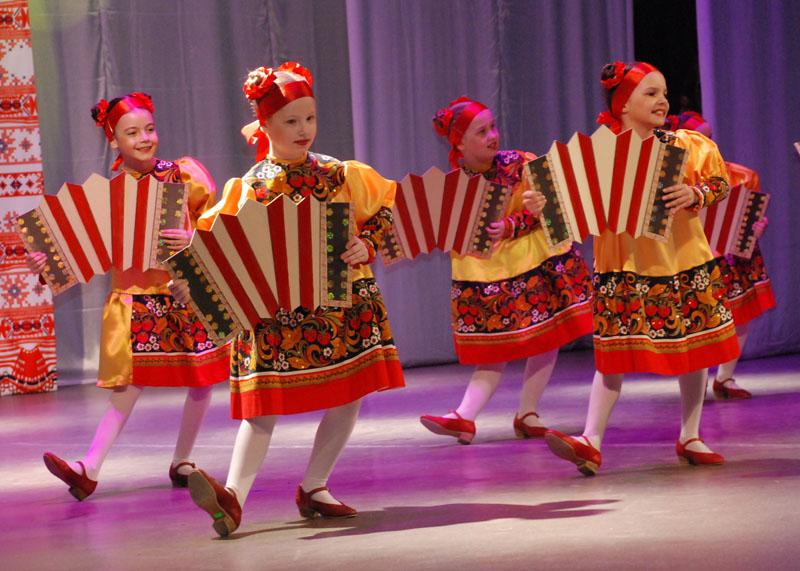 Реферат: Чешский народный парный танец, подвижного характера; размер две четверти